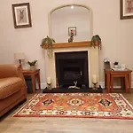 - Sleeps 3 - Garden - Pet Friendly リポン