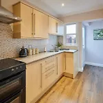 - Sleeps 3 - Garden - Pet Friendly 펜션 리펀