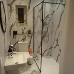 - Sleeps 3 - Garden - Pet Friendly *
