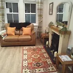- Sleeps 3 - Garden - Pet Friendly * 리펀