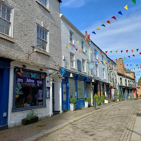 - Sleeps 3 - Garden - Pet Friendly Ripon