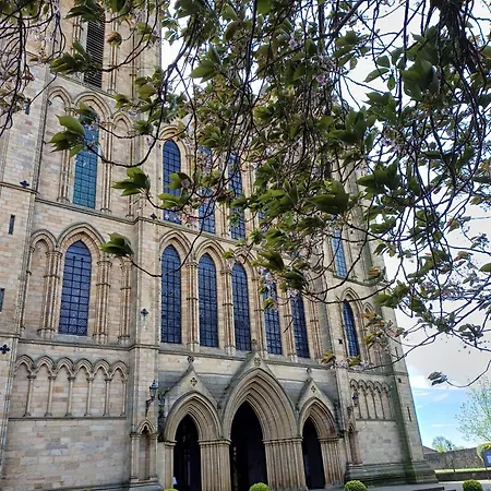 - Sleeps 3 - Garden - Pet Friendly Ripon