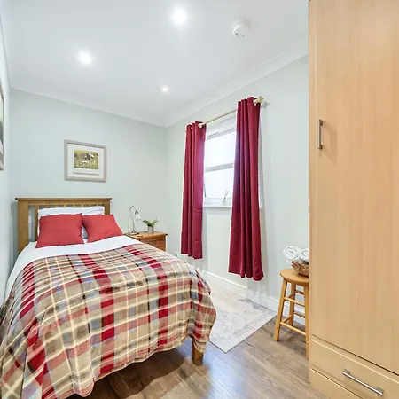 - Sleeps 3 - Garden - Pet Friendly 度假居 里彭