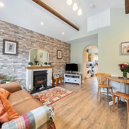 - Sleeps 3 - Garden - Pet Friendly
