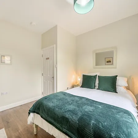 - Sleeps 3 - Garden - Pet Friendly 度假居 *
