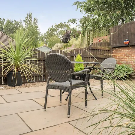 - Sleeps 3 - Garden - Pet Friendly * 里彭