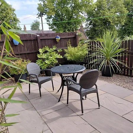 - Sleeps 3 - Garden - Pet Friendly 里彭