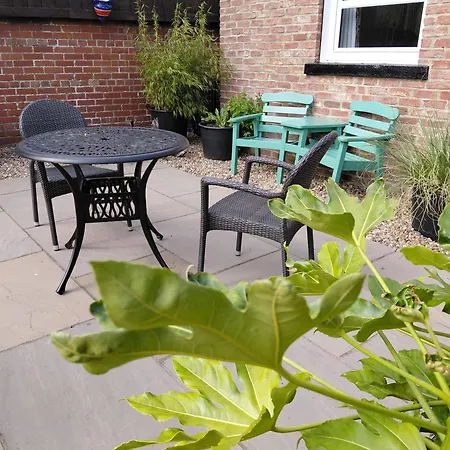 - Sleeps 3 - Garden - Pet Friendly * 里彭