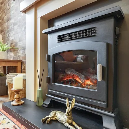 - Sleeps 3 - Garden - Pet Friendly *