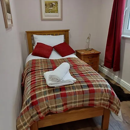 - Sleeps 3 - Garden - Pet Friendly * 리펀